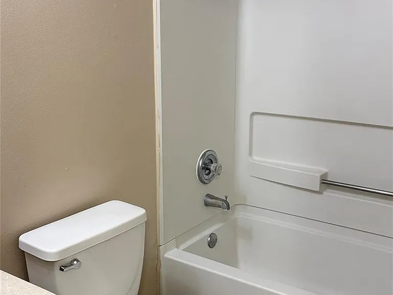 2209 Georgian Dr — Photo 13
