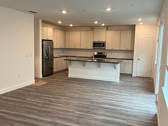 5th image of 3579 Damora Ave