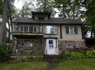 6813 N Tichigan Rd, Waterford, WI 53185