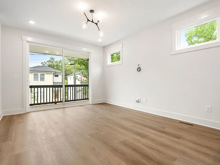 1015 Grant St — Photo 9