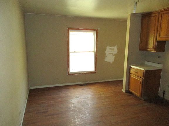 5th image of 929 Hillwood Cir