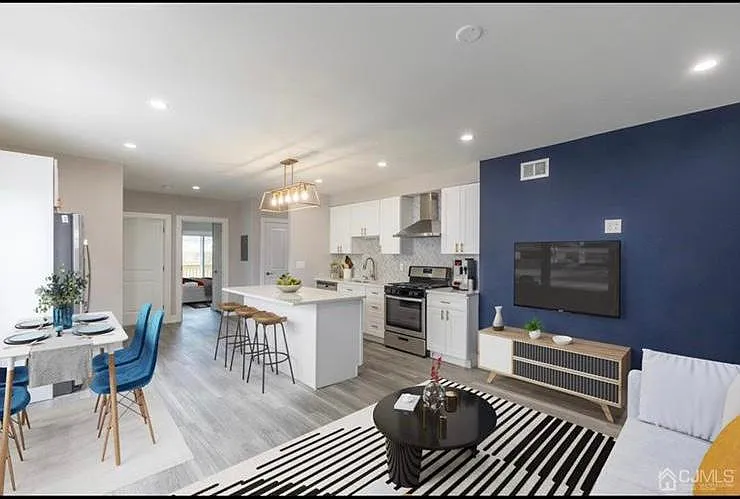 75 Plum St — Photo 1