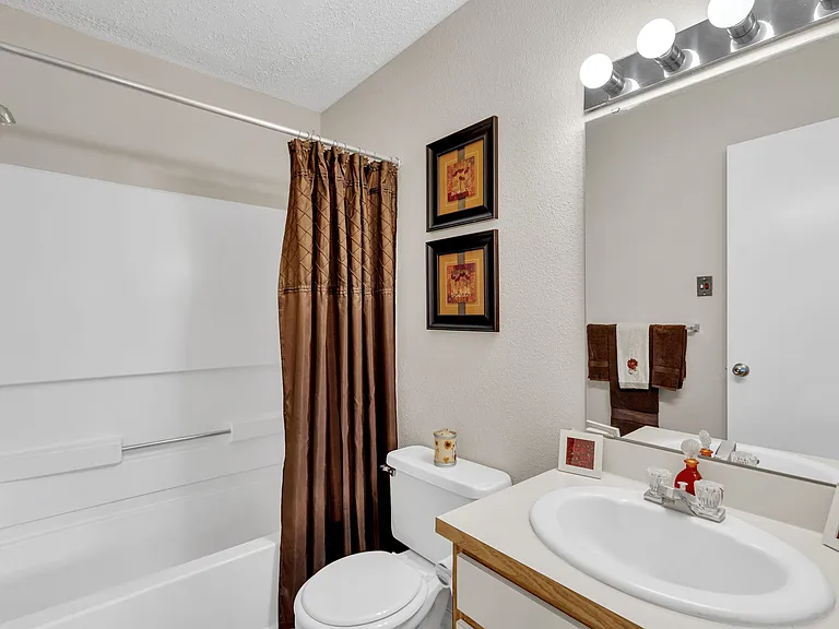 Seasons Apartments — Photo 31
