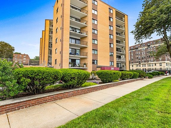 2nd image of 295 Lynn Shore Dr APT 101