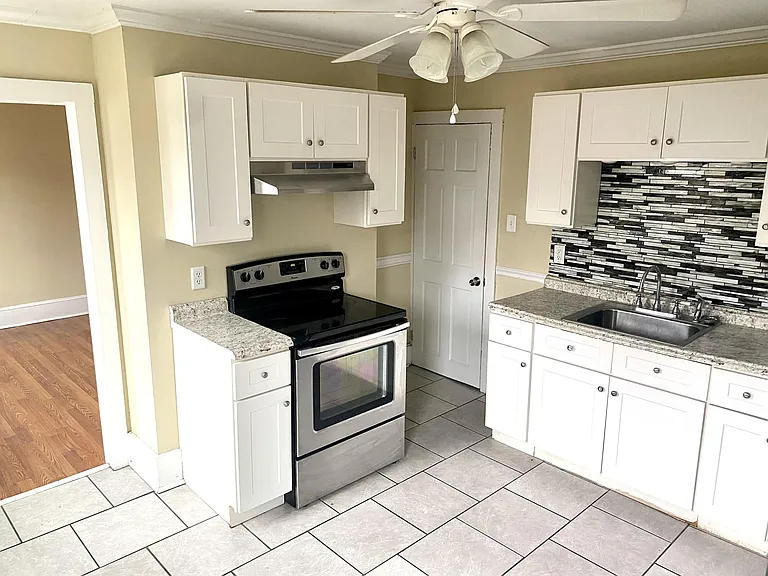 19 Center Streetsingle Family — Photo 25