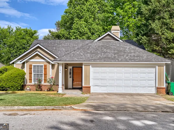 2096 W Morgans Bluff Ct, Lithonia, GA 30058