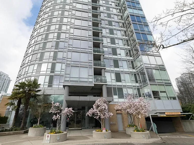 1033 Marinaside Cres #2M — Photo 36