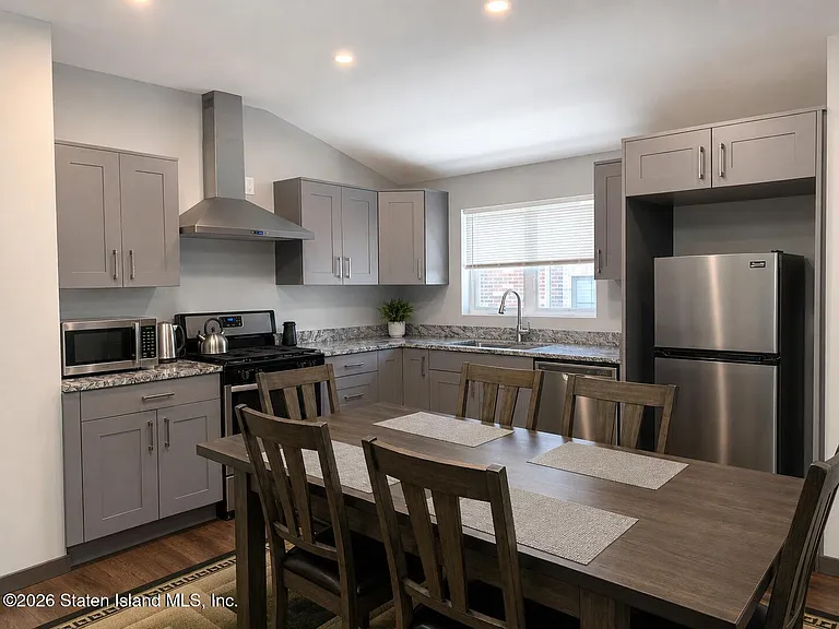 2981 Hylan Blvd — Photo 8