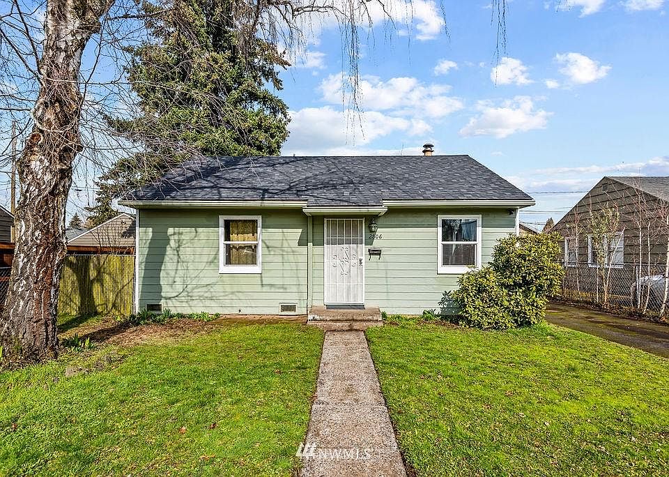 1st image of 2806 E 25th St