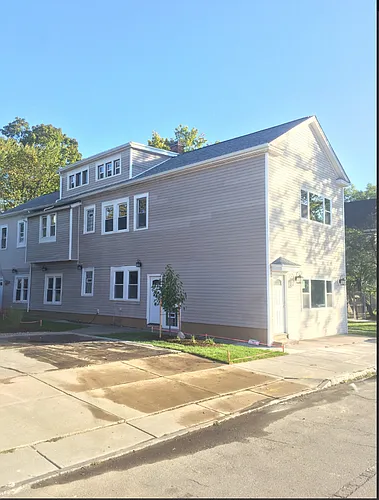 606 Amherst St Photo 1