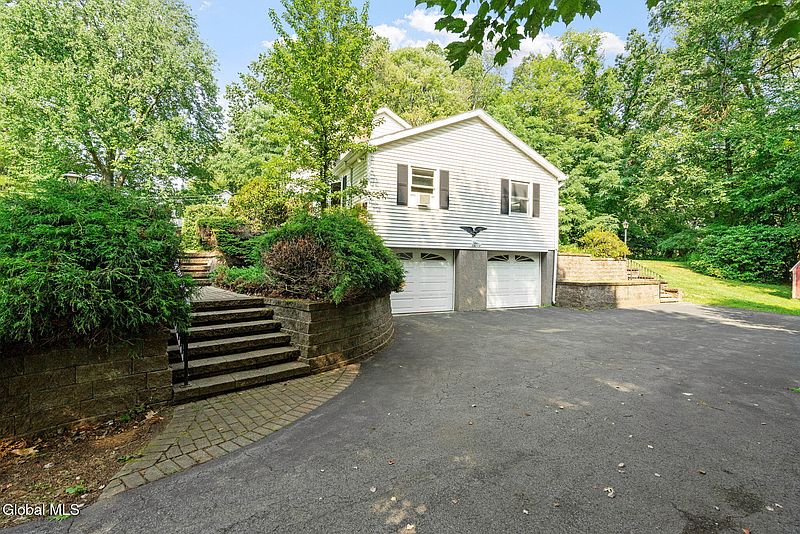 3rd image of 167 Wood Dale Drive