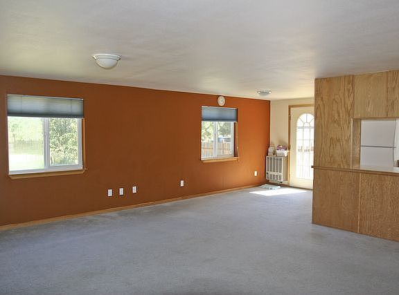 3rd image of 712 Southwood Ct