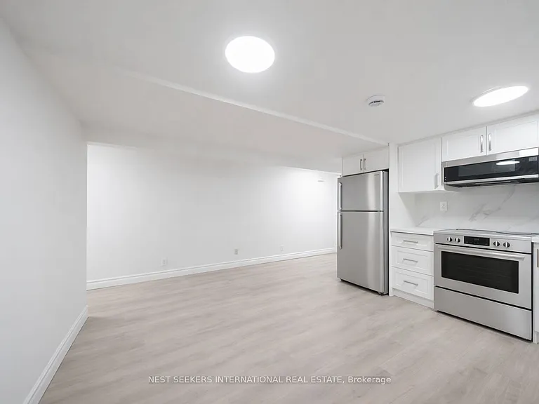 963 Avenue Rd #5 — Photo 6
