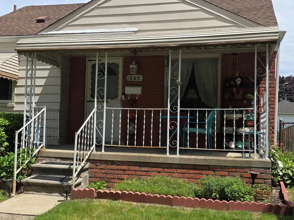 742 Mayflower Ave, Lincoln Park, MI 48146