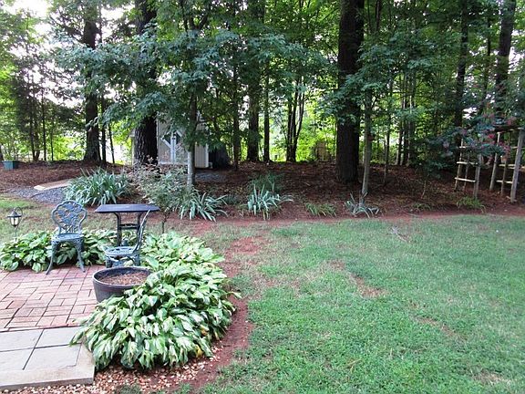 3rd image of 204 Glenmoor Ct