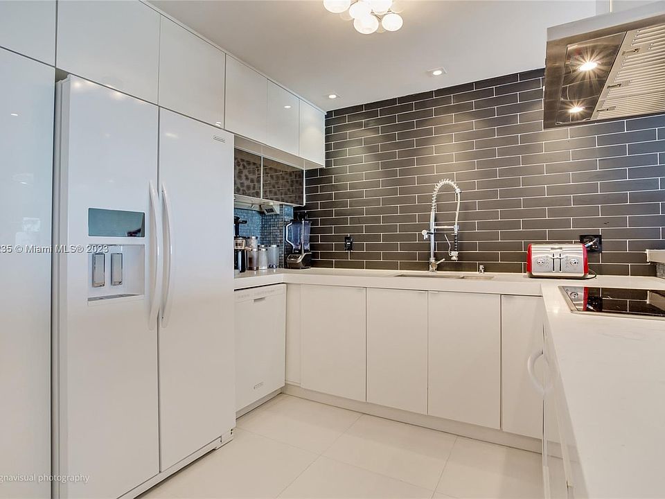 1st image of 6900 Bay Dr APT 10A