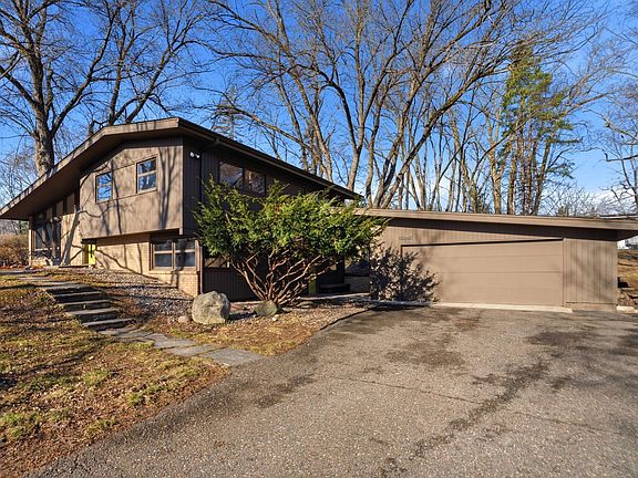 2nd image of 15840 Woodgate Rd N