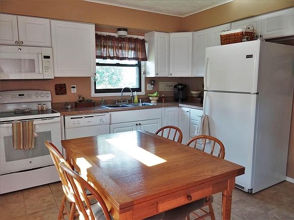 5th image of 1101 Oxford Ct