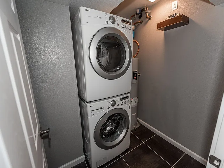 Axiom Apartments — Photo 18