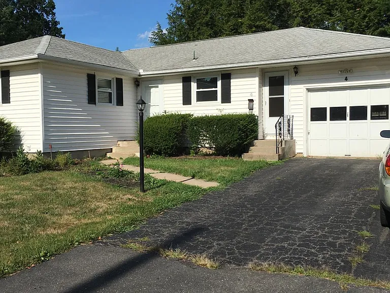 4 Northbrook Dr — Photo 3