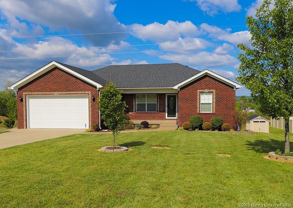 1st image of 221 Pine Dr