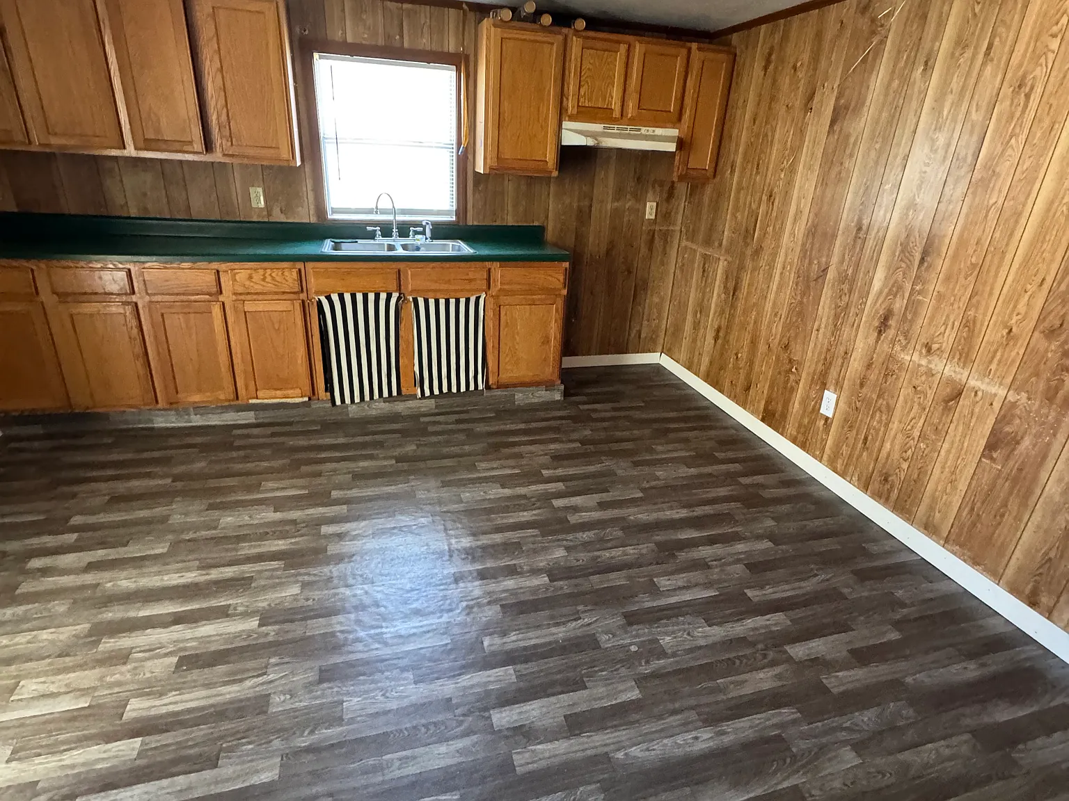 3 bed, 1100 sqft, $1,000 — Photo 2