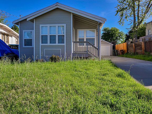 3rd image of 2219 Scenic Ave