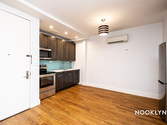 4th image of 868 Lafayette Ave APT 4B