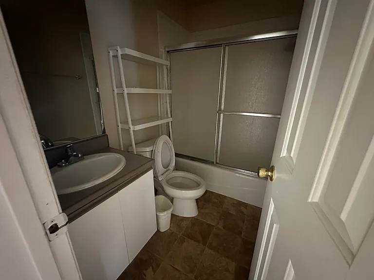 1741 Granville Ave #206 — Photo 14