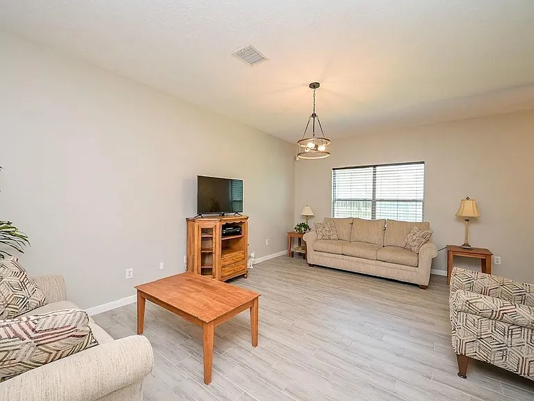 10607 Criswell Dr — Photo 8