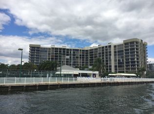 600 Parkview Dr APT 207, Hallandale Beach, FL 33009