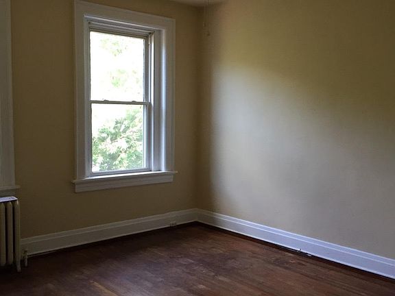 3rd image of 2403 Rosewood Ave