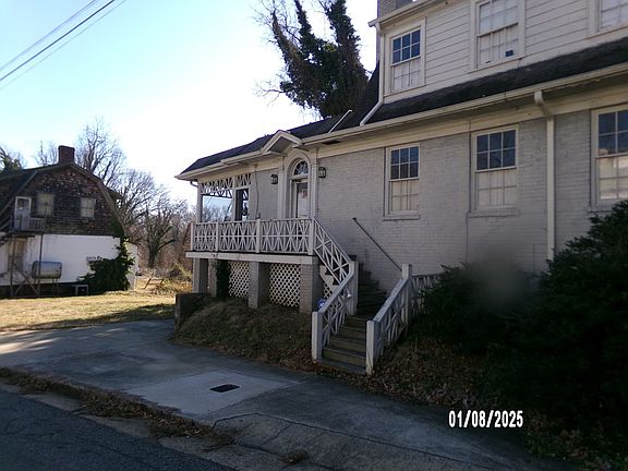 3rd image of 837 N Main St