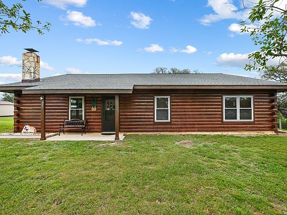 3rd image of 715 Old Orchard