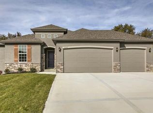 15242 Pine Rdg, Basehor, KS 66007