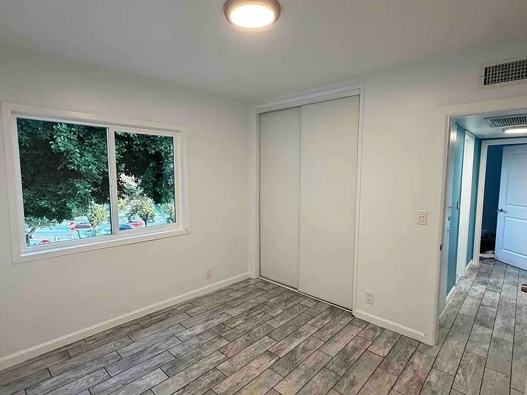 903 New Depot St #10 — Photo 9