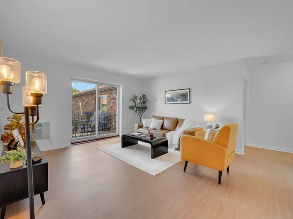 35 Westgate Rd APT 6, Chestnut Hill, MA 02467