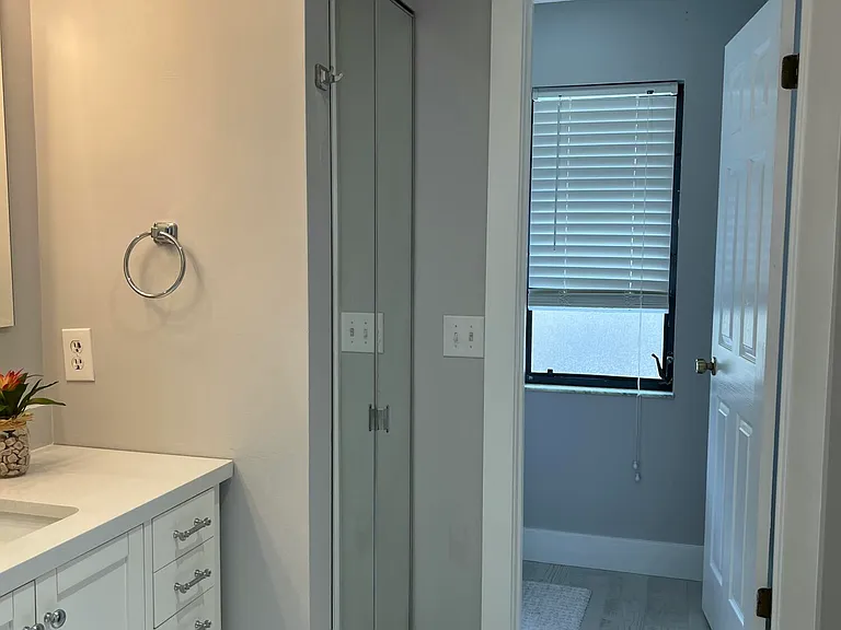 301 SE Castle Ct — Photo 16