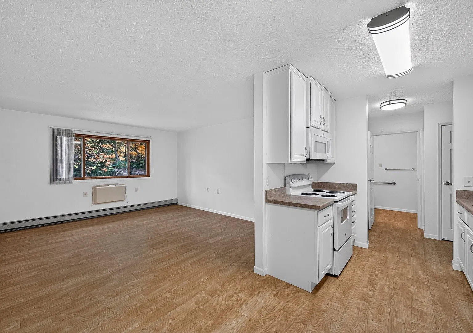 Northern Oak Apartment — Photo 1