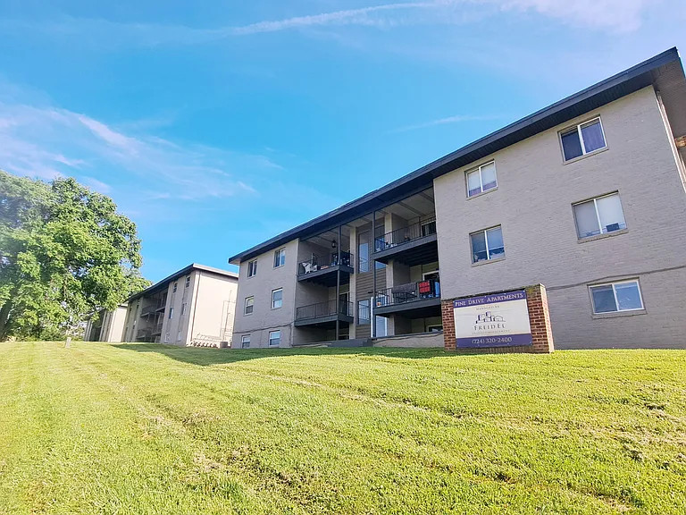 111 Pine Dr — Photo 25