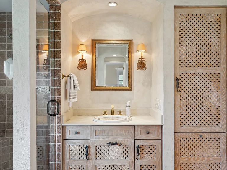 37 Beach Ln — Photo 18