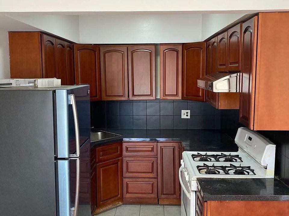 1st image of 132-56 60th Ave #2R