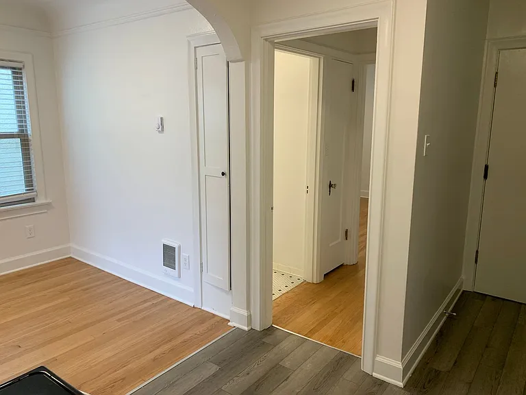 724 Harvard Ave E — Photo 11