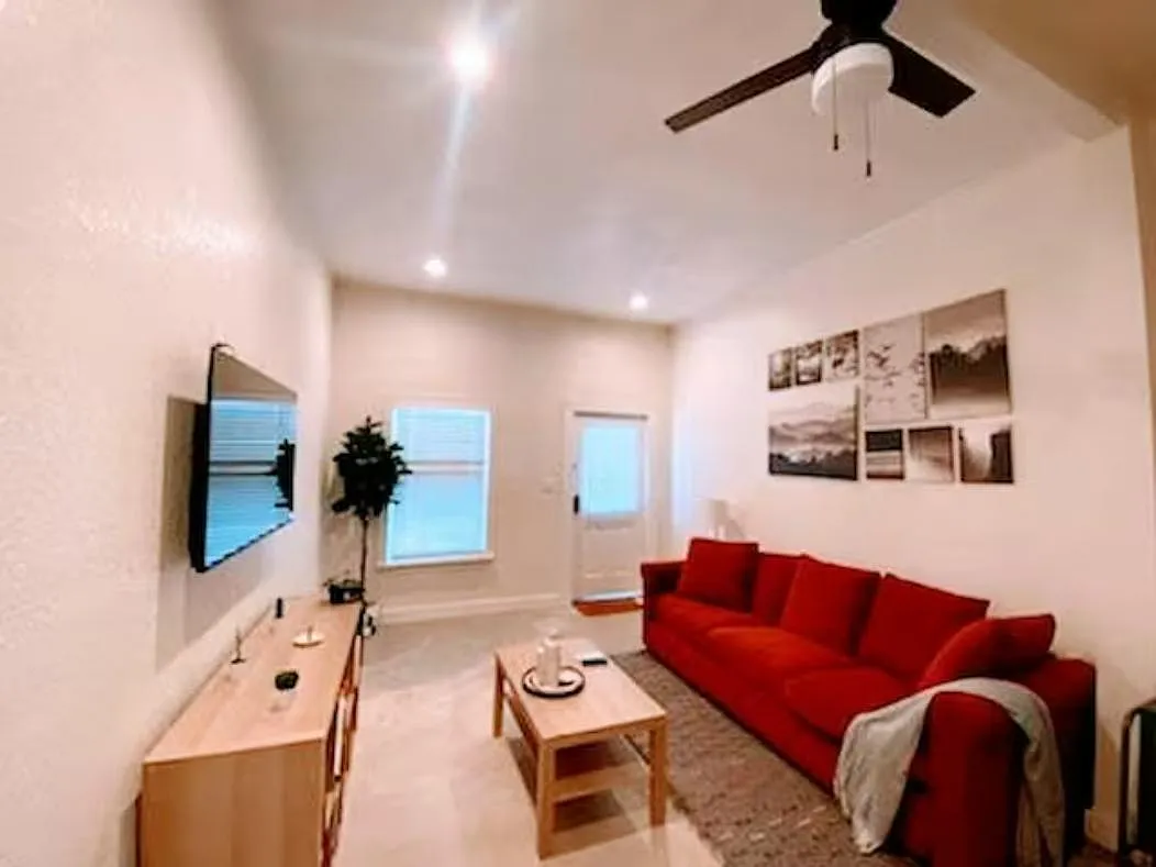Studio, 400 sqft, $900 — Photo 4