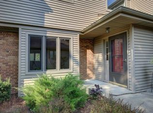 1606 Lyndhurst Dr APT B, Savoy, IL