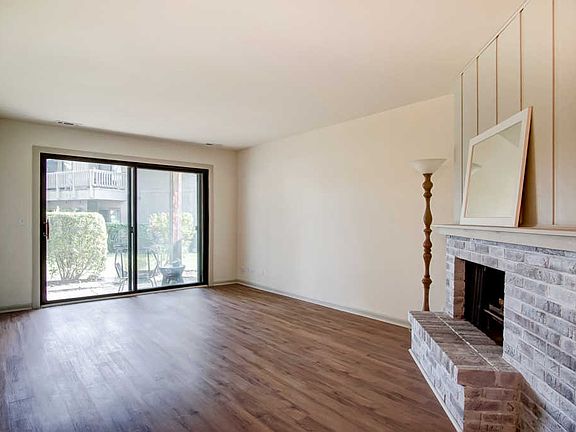 3rd image of 29W384 Emerald Green Dr Unit B
