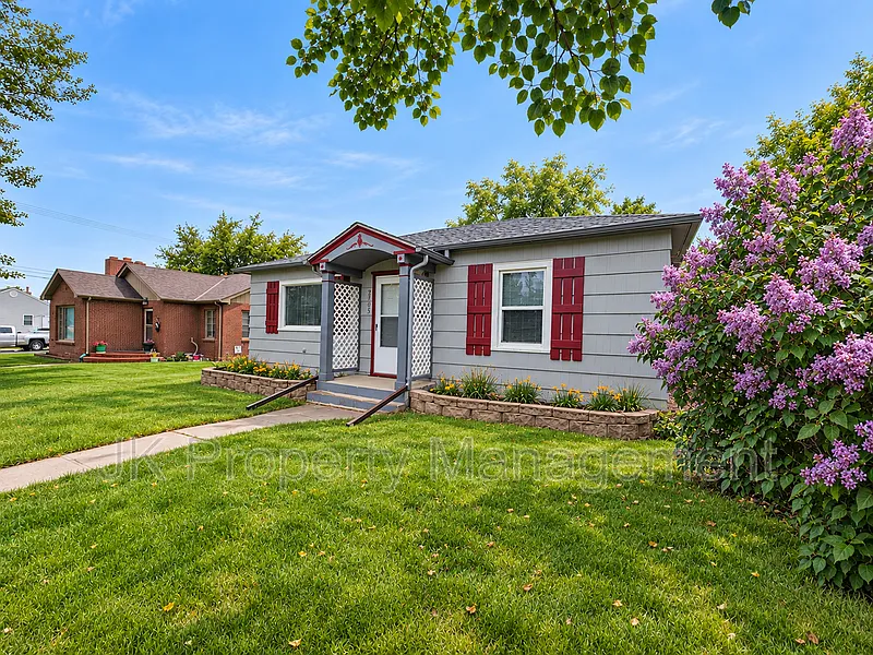 3 bed, 1.5 bath, 1248 sqft, $1,800 — Photo 2