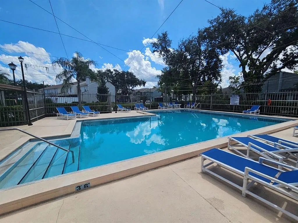 2 bed, 2.0 bath, 1300 sqft, $1,795 — Photo 2