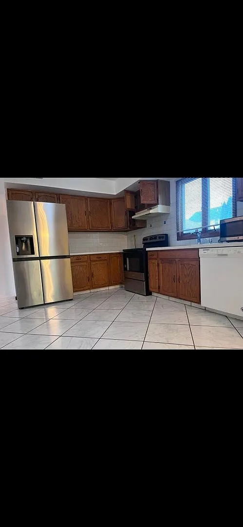 Spacious 4BR House in Bordentown — Photo 1