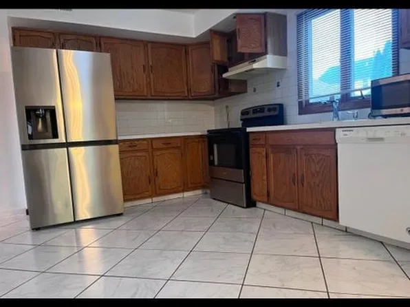 12 Orchard Ln, Bordentown, NJ 08505